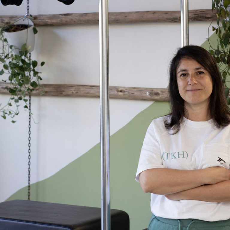 Isabel Rubio, fisioterapeuta, osteópata e instructora de pilates de The Kine Hub Barcelona